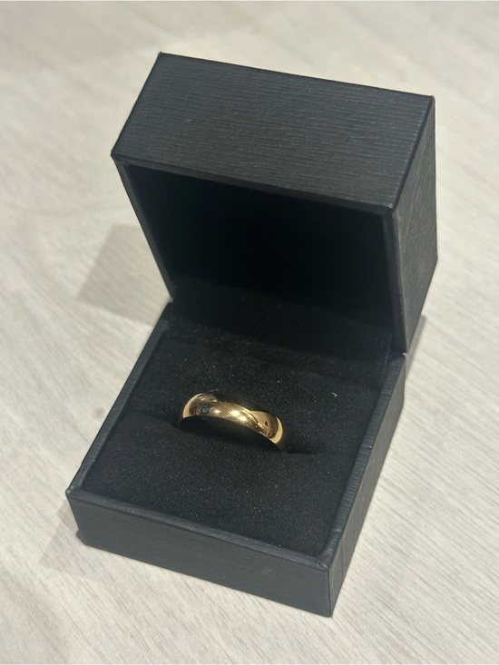 Jewelry - Classic Gold Band Ring